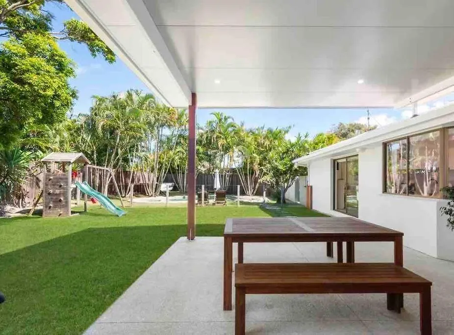 Сasa de vacaciones Modern Beach Home With Large Private Gardens Sunrise Beach